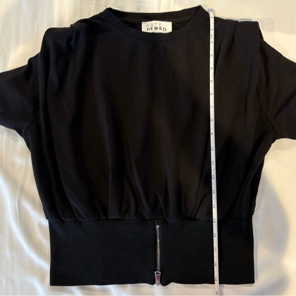 Black Short Sleeve Structured Top with Cinched Waist - Picture 2 of 8